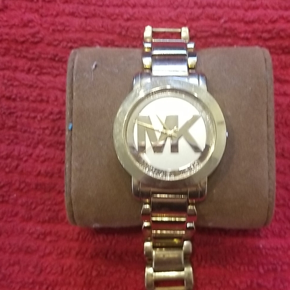 Watck - Picture 2 of 4